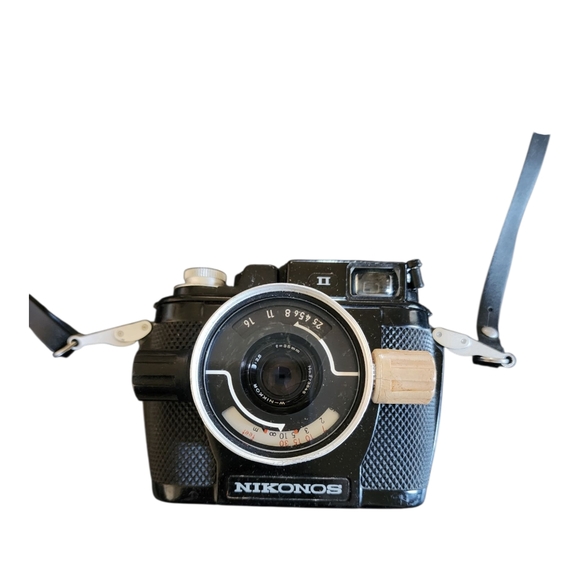 Nikon Nikonos II Underwater 35mm Film Camera w W-Nikkor 35mm f/2.5 Lens V25 Case